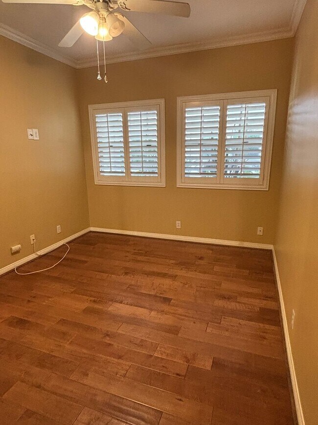 Building Photo - Beautiful 2 Bed / 2 Bath Condo for Rent in Long Beach!