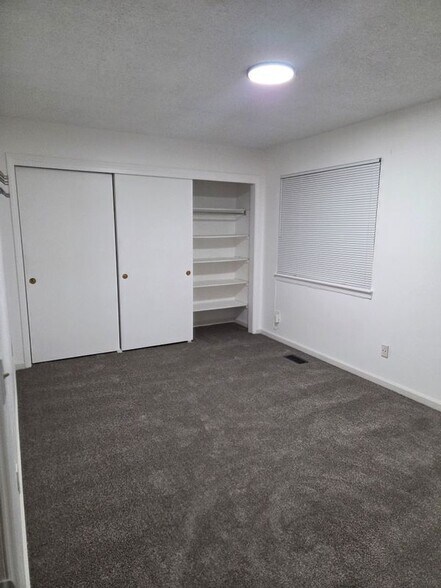 Building Photo - 10722 W Berry Ave