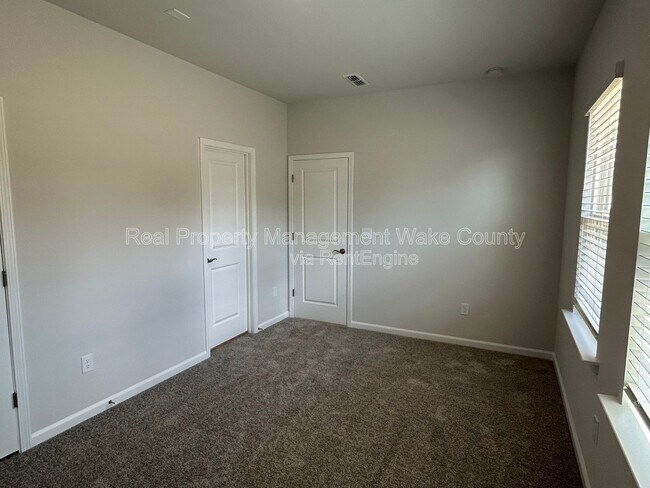 Building Photo - 2795 Cassius Dr
