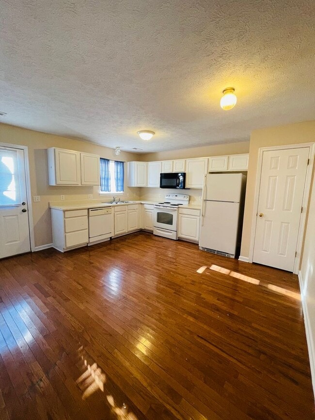 Building Photo - Townhouse for Rent in Beacon Hill