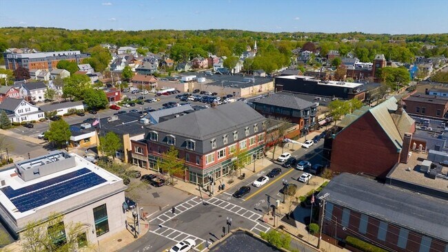 Building Photo - 18-20 N High St