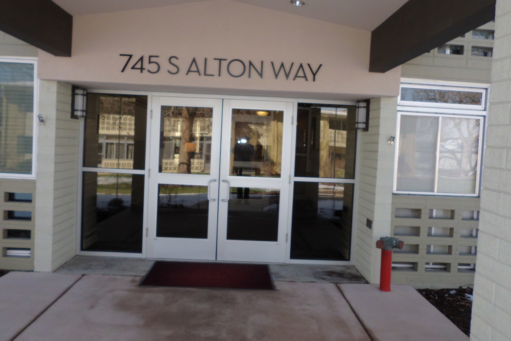 Central Entrance - 745 S Alton Way