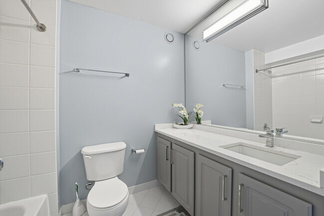 Building Photo - 345 N La Salle Dr