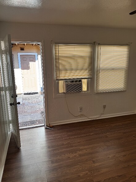 Building Photo - 8557 Juniper Ave