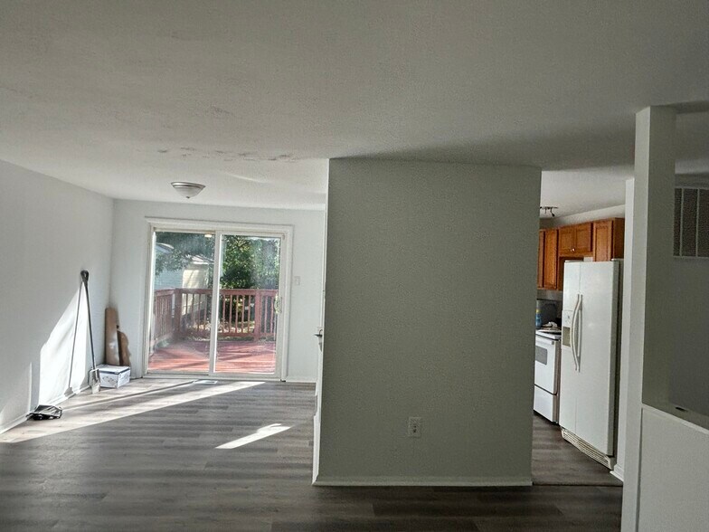 Building Photo - 6530 Watchspring Ct