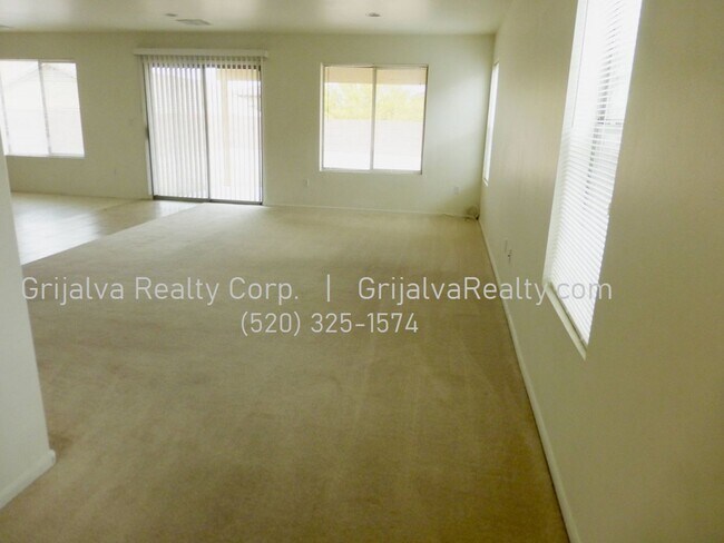 Building Photo - 4 Bedroom, 2 Bath Two-Story Home in Los Ar...