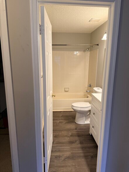 Building Photo - 32 Holly Ct