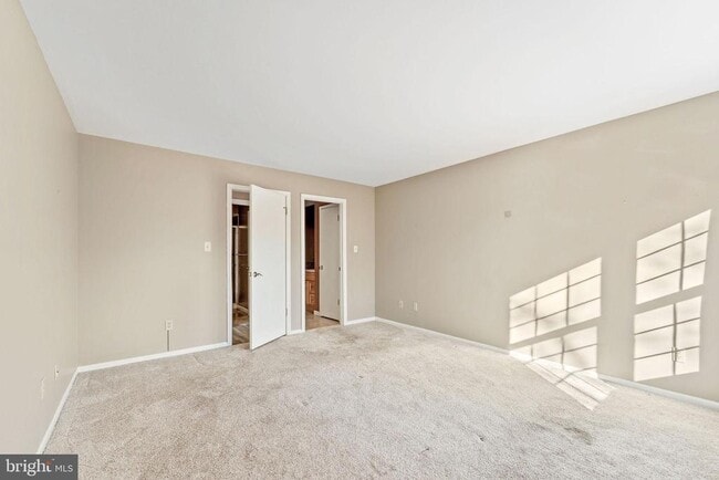 Building Photo - 19 Canterbury Ct