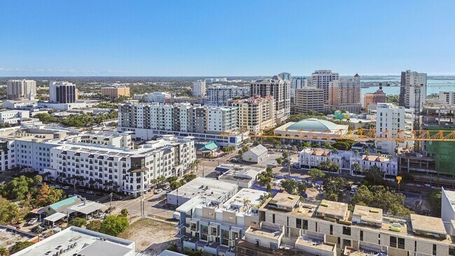 Building Photo - 1343 4th St