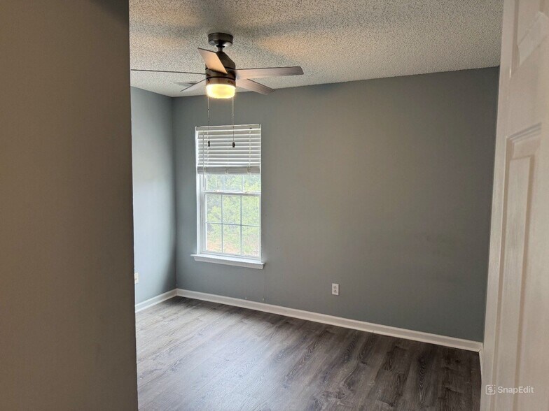 Building Photo - 140 Wigmore Ln