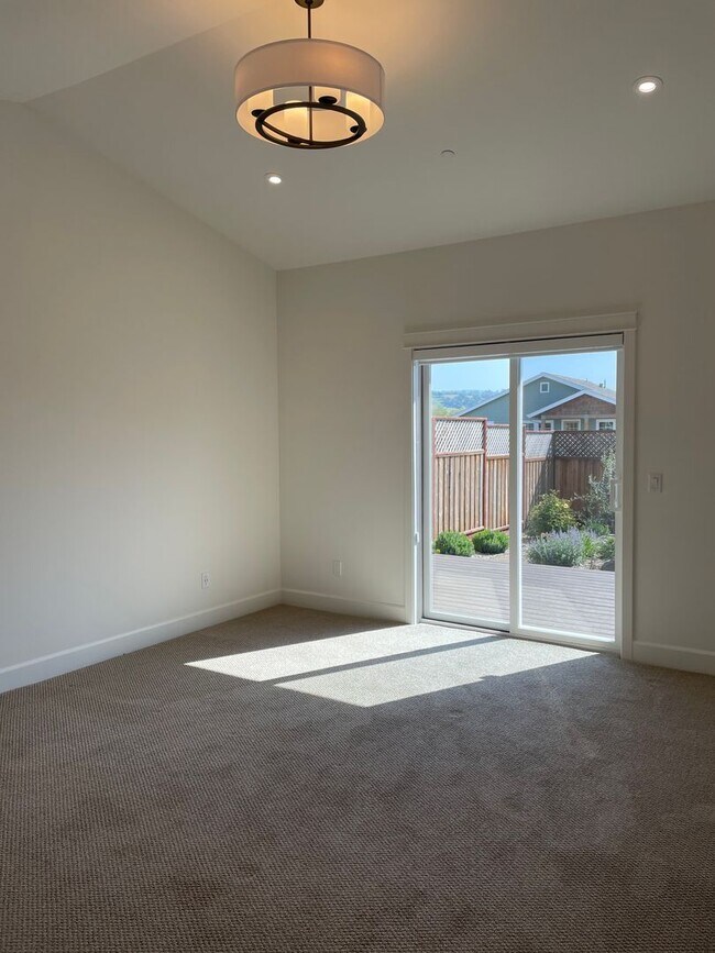 Building Photo - 3 bedroom 2 bath New Construction Coffey Park!!