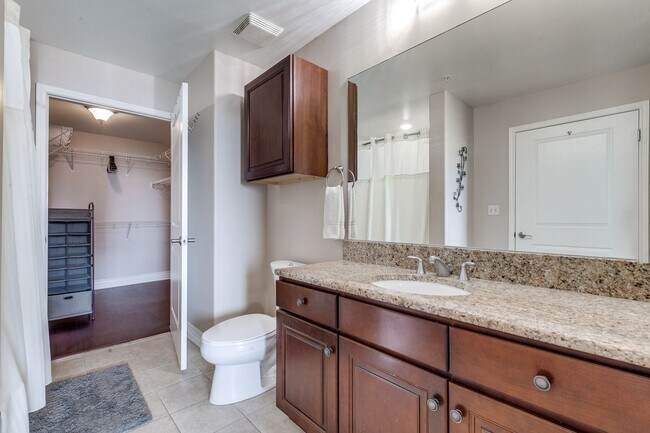 Building Photo - GORGEOUS FURNISHED CONDOMINIUM WITH GREAT ...