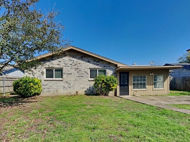 Building Photo - Move-In Ready 4BR Home in Arlington | Sunroom & Large Yard near DFW