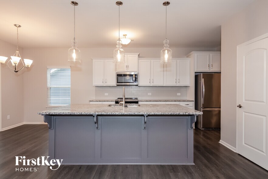 Building Photo - 5013 Thomasville Dr