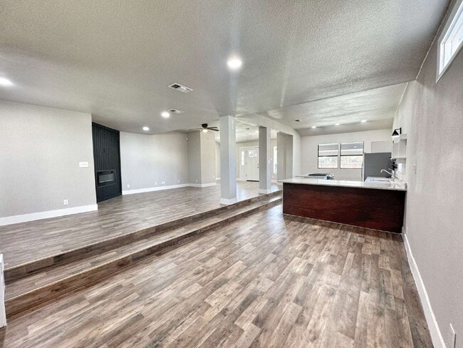 Building Photo - Move-In Special: 1 Month Rent Concession on a 14-Month Lease!