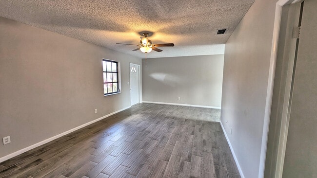 Building Photo - 9216 E Highland Pines Blvd