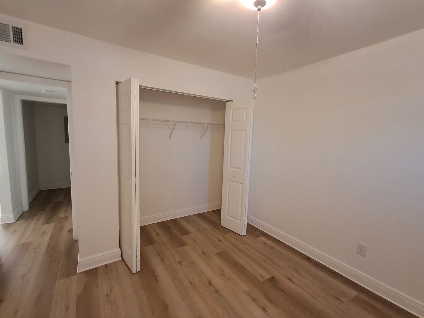 Building Photo - 2/2 Condo Off of McGreggor $500 OFF FIRST MONTH