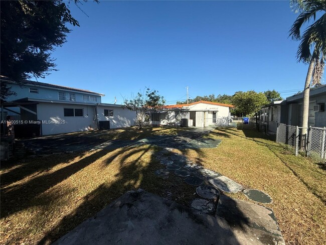 Building Photo - 1120 NW 32nd Ct