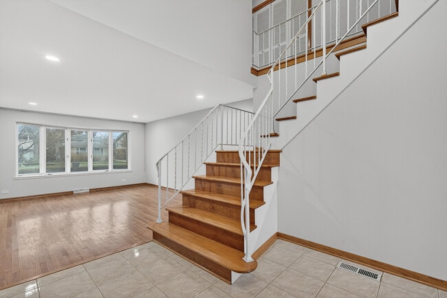 Building Photo - 7245 N Kostner Ave