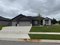 Building Photo - 1218 Little Knife Dr