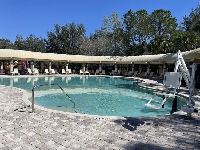 Building Photo - 3 Bedroom, 2 Bath Available Now in Beautif...