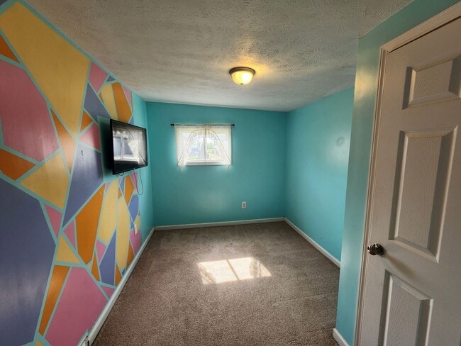 Building Photo - Clean, 3 Bedroom Home Available Today!