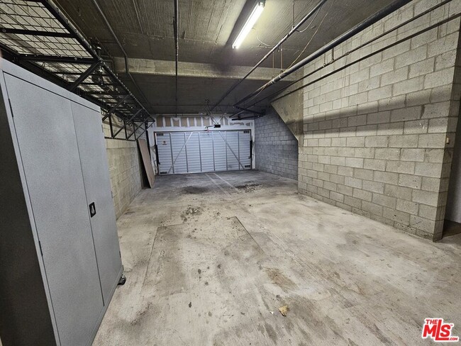 Building Photo - 1957 N Bronson Ave