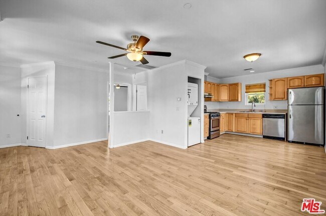 Building Photo - 1328 10th St