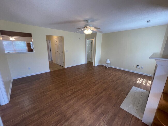 Building Photo - Nice Brick 3/2 House in Garden Lakes- $1,495