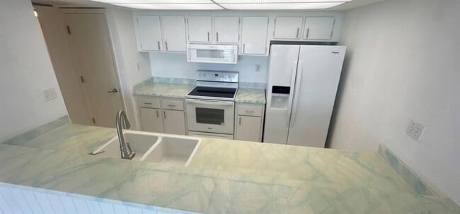 Building Photo - 450 S Gulfview Blvd