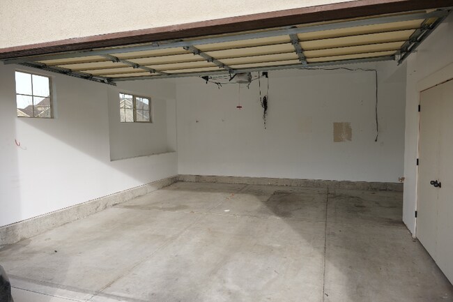 Building Photo - 713 Mystic Creek Way