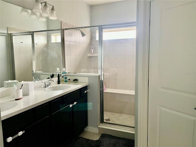 Building Photo - 14155 Lakeview Park Rd