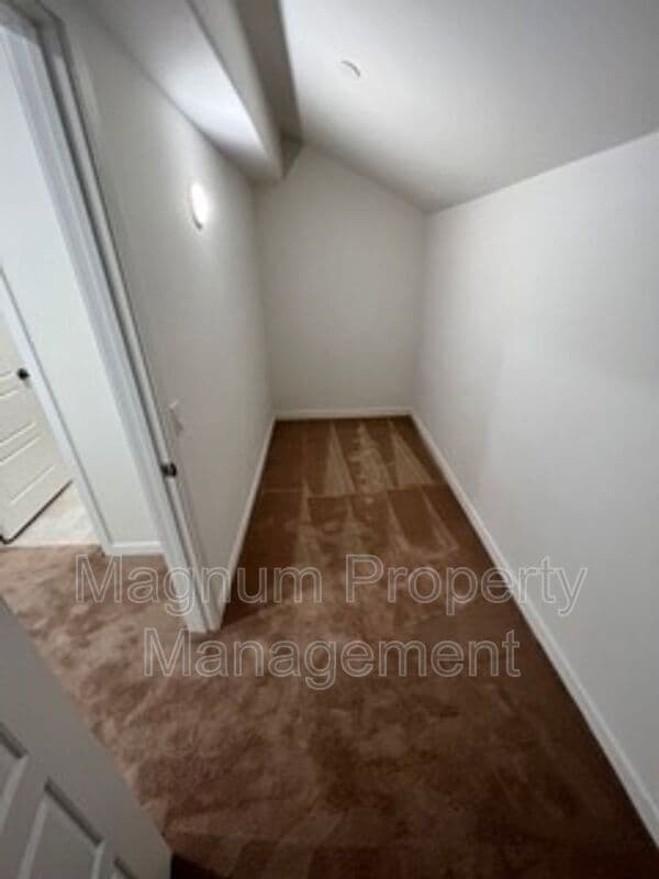 Building Photo - 30960 Falling Star Pl