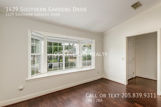 Building Photo - 1429 Southern Gardens Dr
