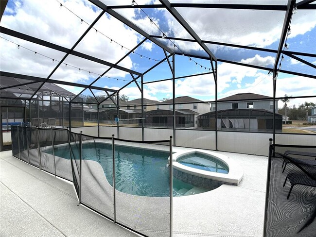 Building Photo - 353 Kensington Dr