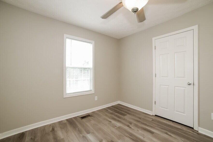 Building Photo - 124 S Winds Dr