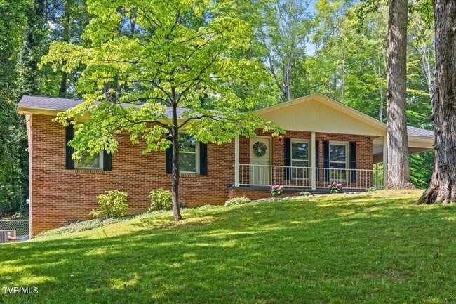 Building Photo - 1820 Brook Hollow Rd