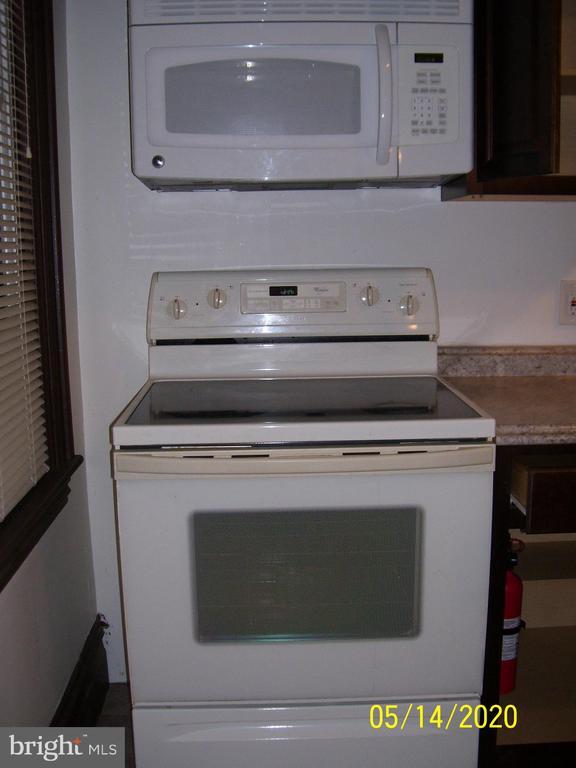 Building Photo - 221 Ann St