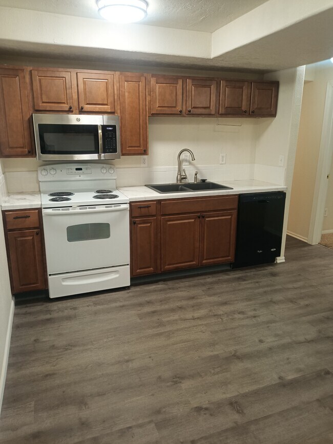 Building Photo - 9658 W Heather Rd