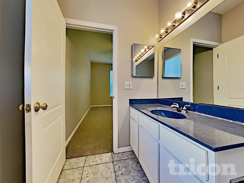 Building Photo - 10314 Goldenbrook Way