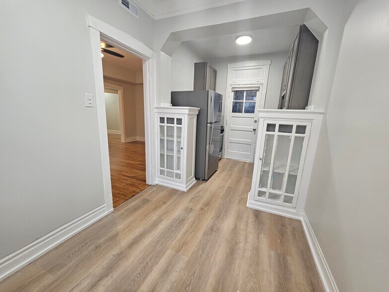 Building Photo - 4749 N Monticello Ave