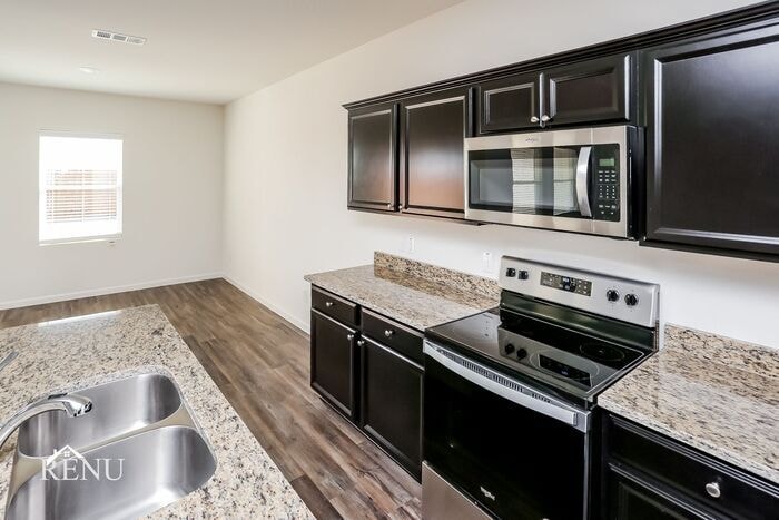 Building Photo - 518 London Dr