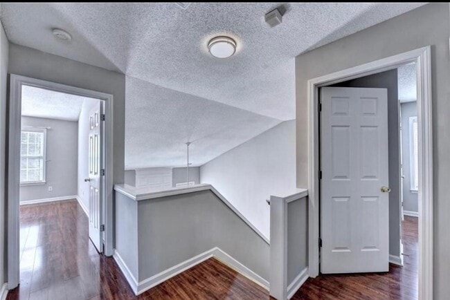 Building Photo - 300 Treyford Ct
