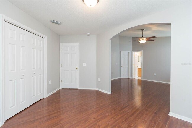 Building Photo - 4550 Roundview Ct