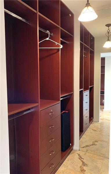 Building Photo - 2950 N Palm Aire Dr