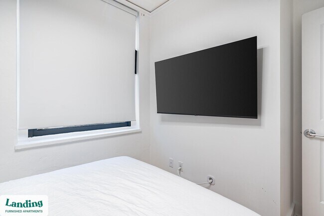 Building Photo - 933 McGee St