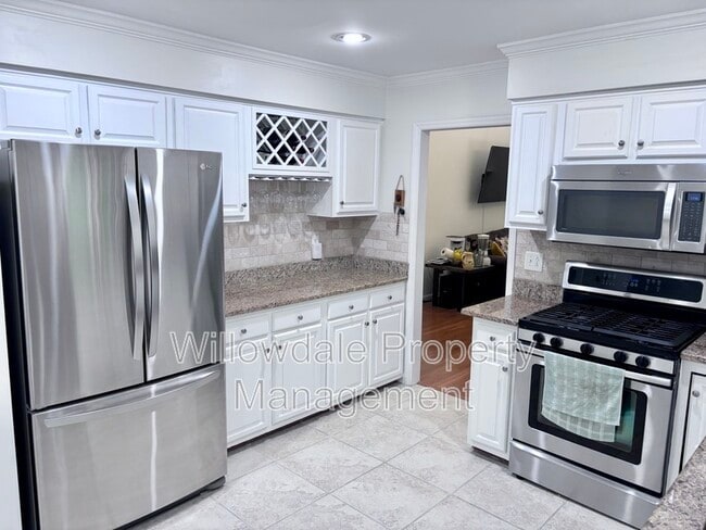 Building Photo - 305 Silvercliff Trail