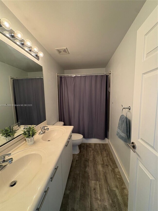 Building Photo - 1064 Golden Cane Dr