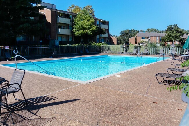 Building Photo - 515 Basswood Ave