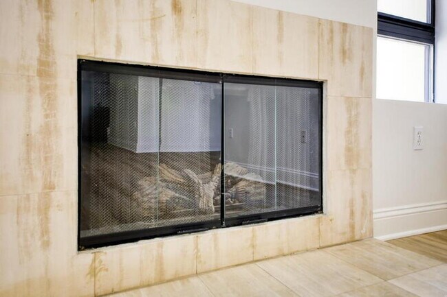Building Photo - 6938 Laurel Canyon Blvd